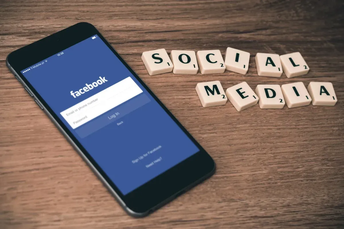 La Moderación de Contenido con IA: Un Problema de Incentivos