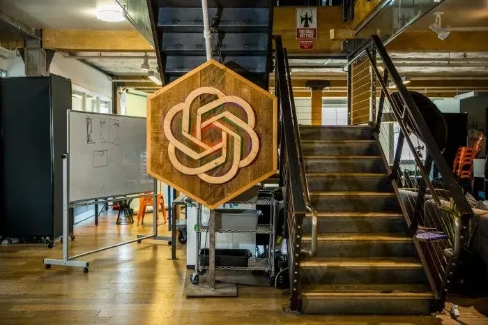OpenAI retrasa indefinidamente el lanzamiento de su modelo abierto