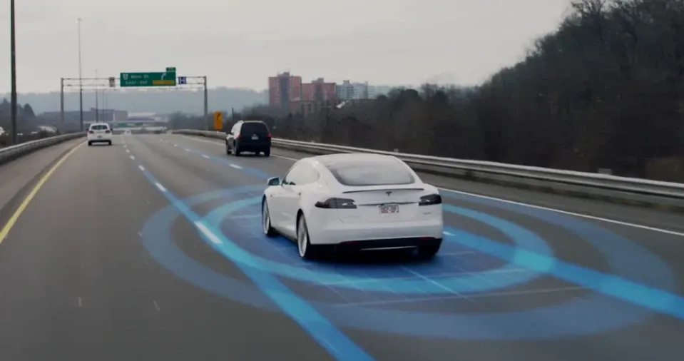 Tesla Anuncia Mejoras de Hardware: Autopilot 2.0 para sus Vehículos con Capacidades de Conducción Autónoma